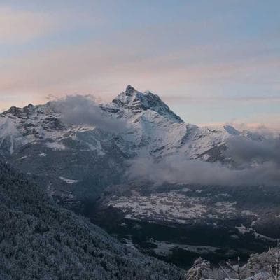 नई सेडान का पहला रिव्यू, जानें माइलेज और परफॉर्मेंस